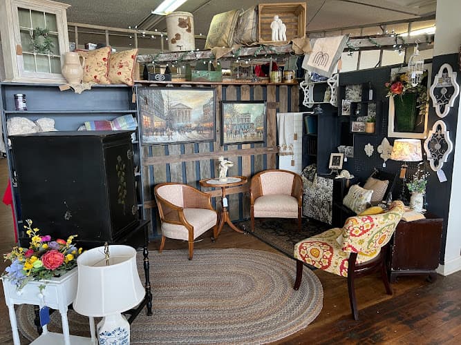 Four Flags Antiques storefront