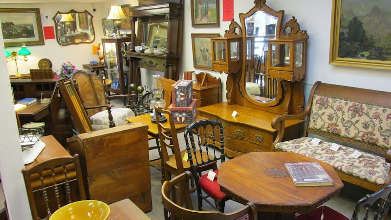 American Antique Mall storefront